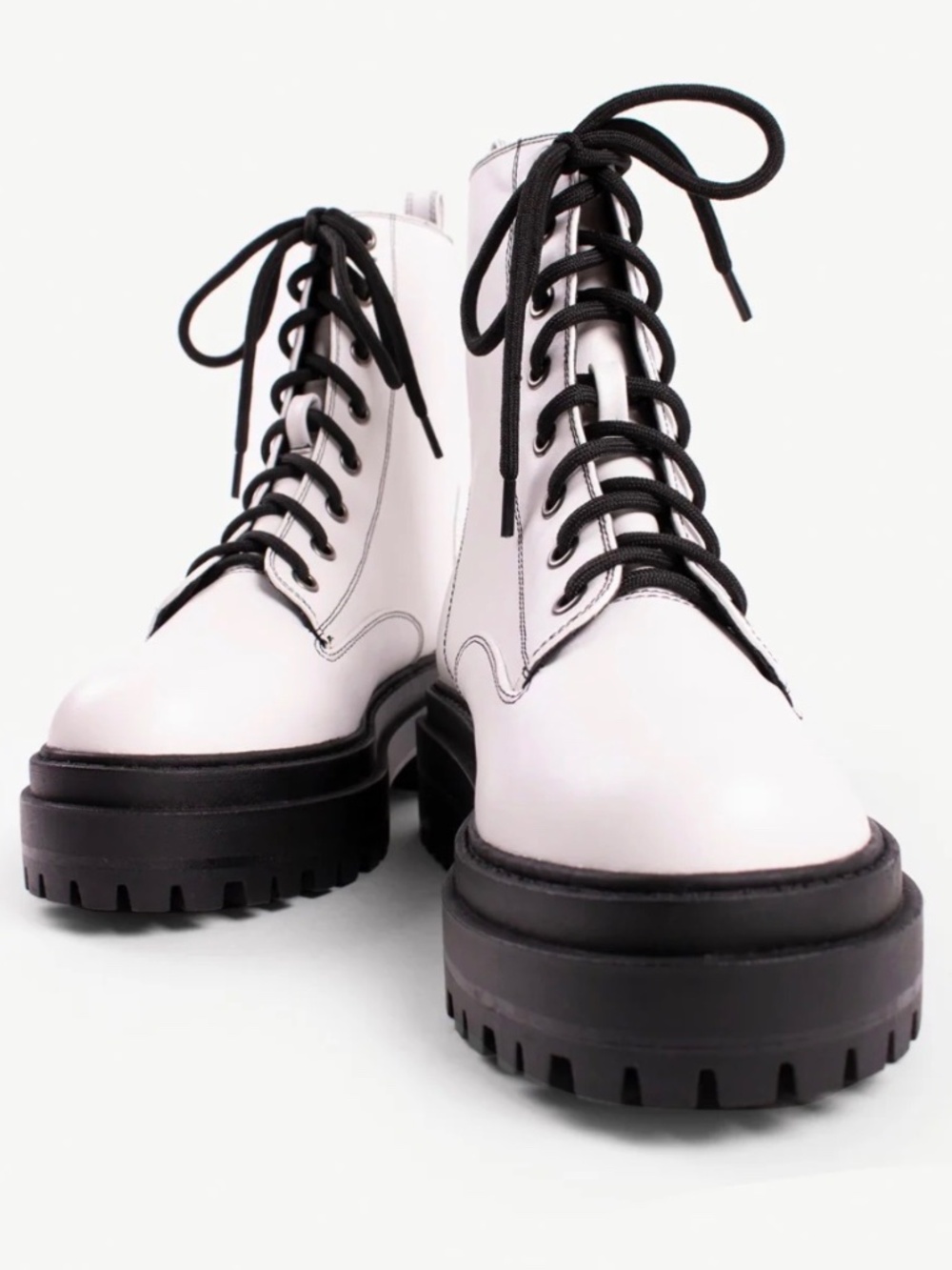 💐NEW WITH TAGS💐 RAID Obey Chunky Hiker Boot in White - size 37 (6.5-7)